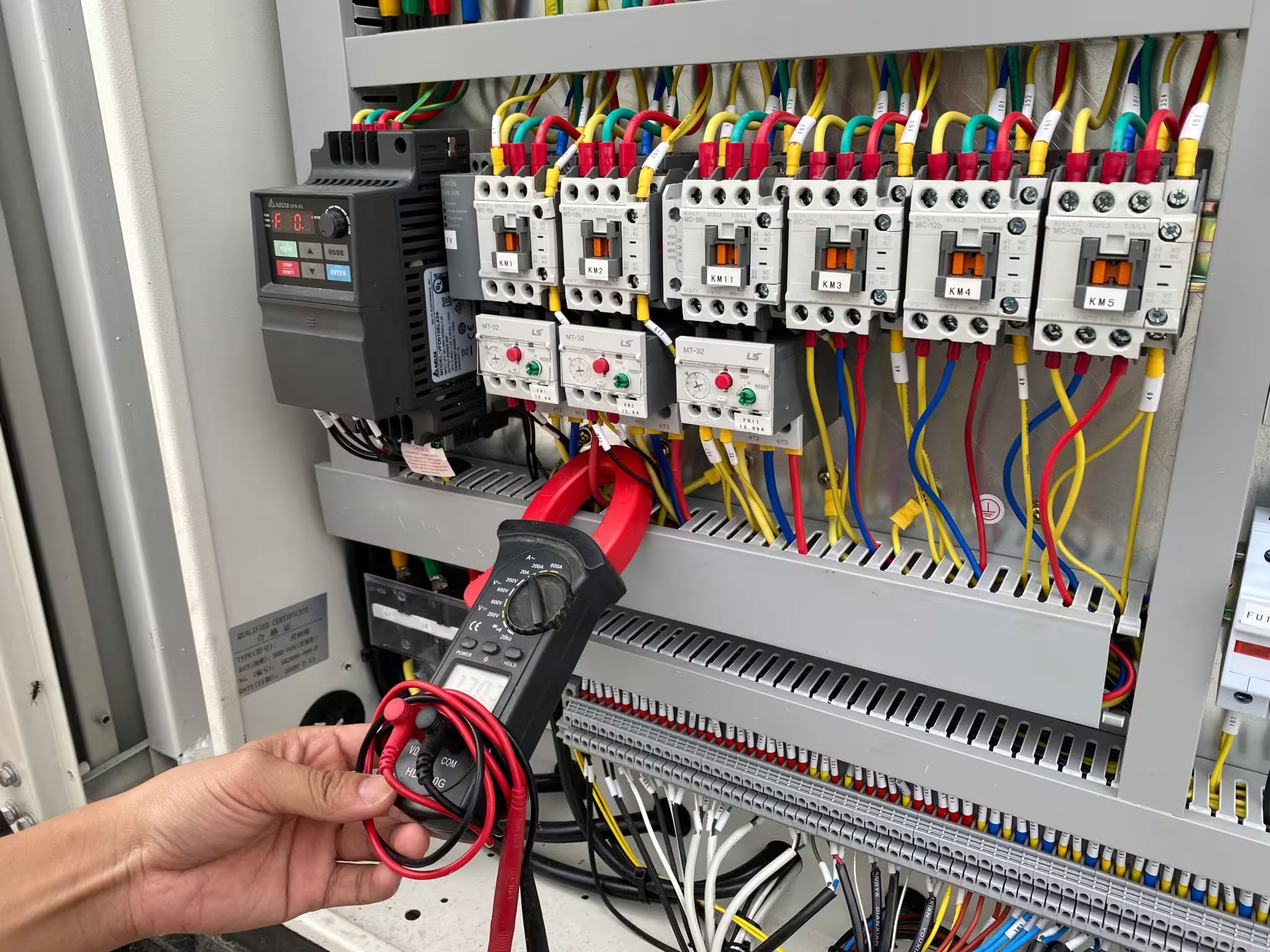 Antalya elektrik panosu düzenleme sigorta yenileme hat çekimi
